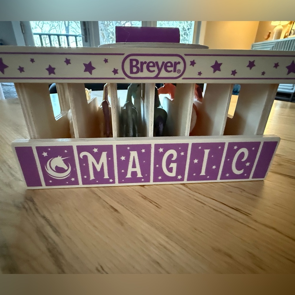 Breyer Unicorn Magic Wood Carry Stable with 6 Unicorns